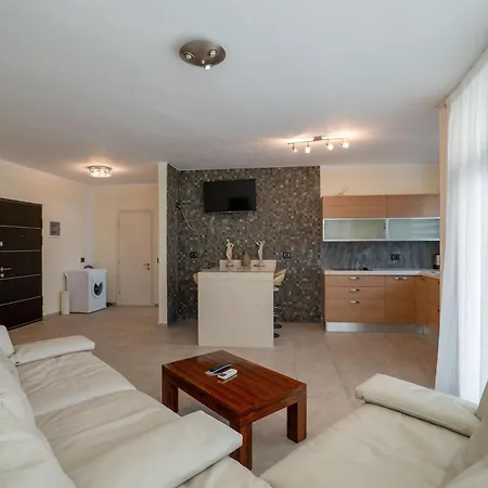 Oasis Sea View Apartament